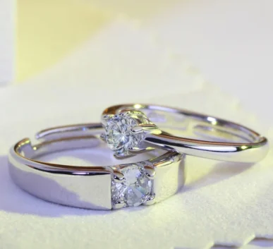 Elegant silver diamond rings with round-cut sparkling stones