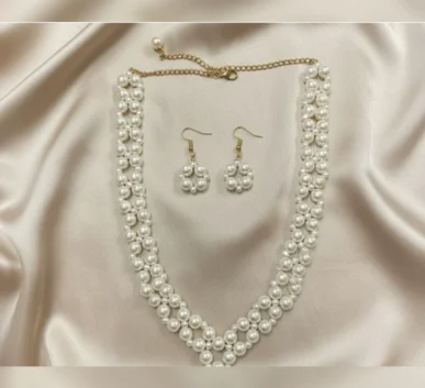 Pearl necklace and earrings set