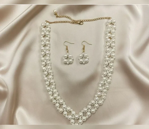 Pearl necklace and earrings set