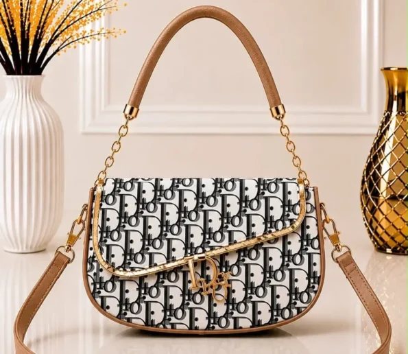 Patterned shoulder bag with gold-tone chain strap