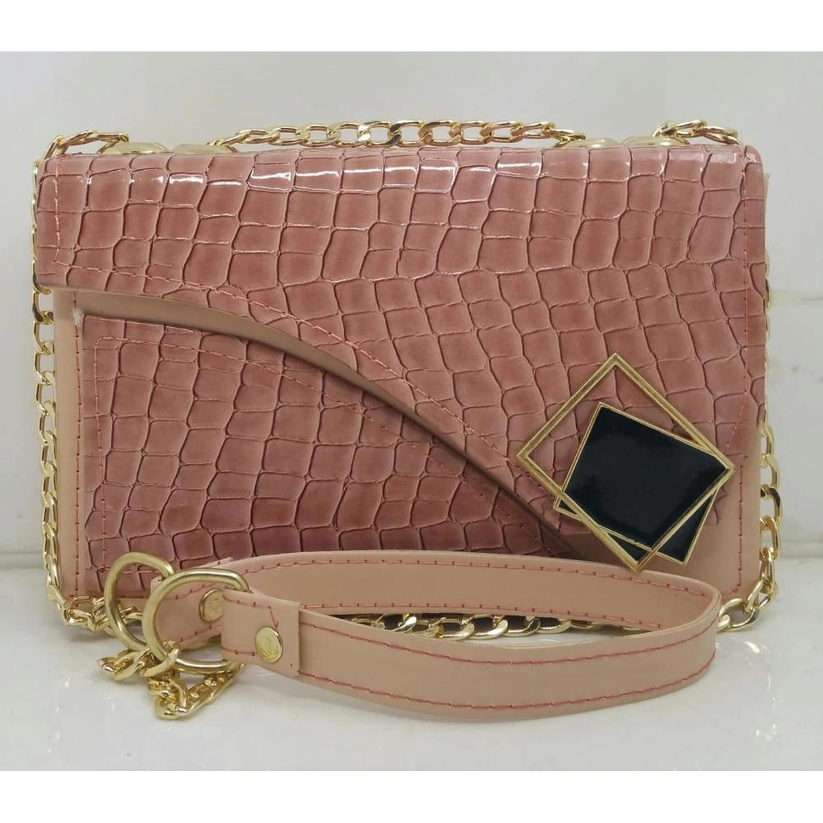 Pink crocodile-pattern shoulder handbag with gold chain strap